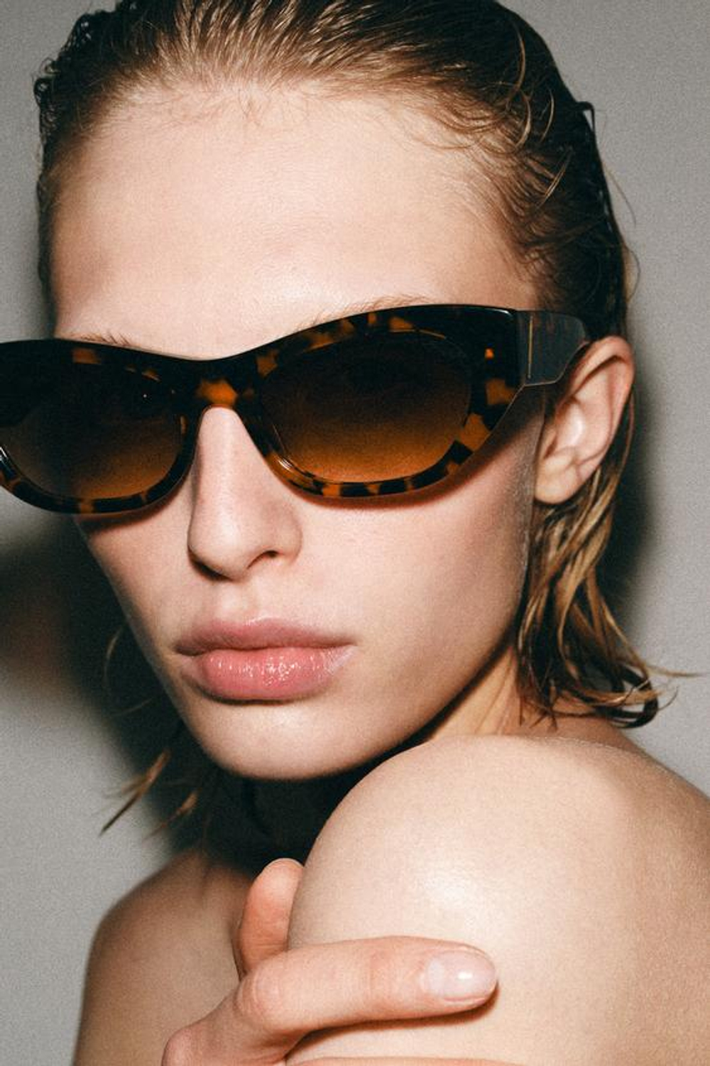 ZARA СОЛНЦЕЗАЩИТНЫЕ ОЧКИ «КОШАЧИЙ ГЛАЗ», КОРИЧНЕВЫЙ