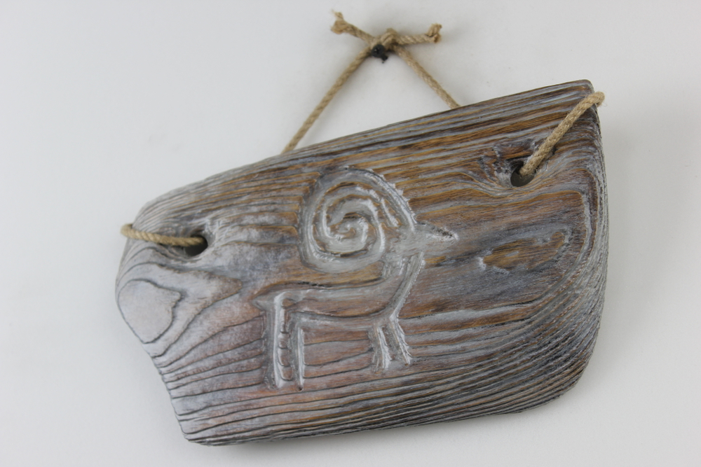 Панно с хакасским петроглифом