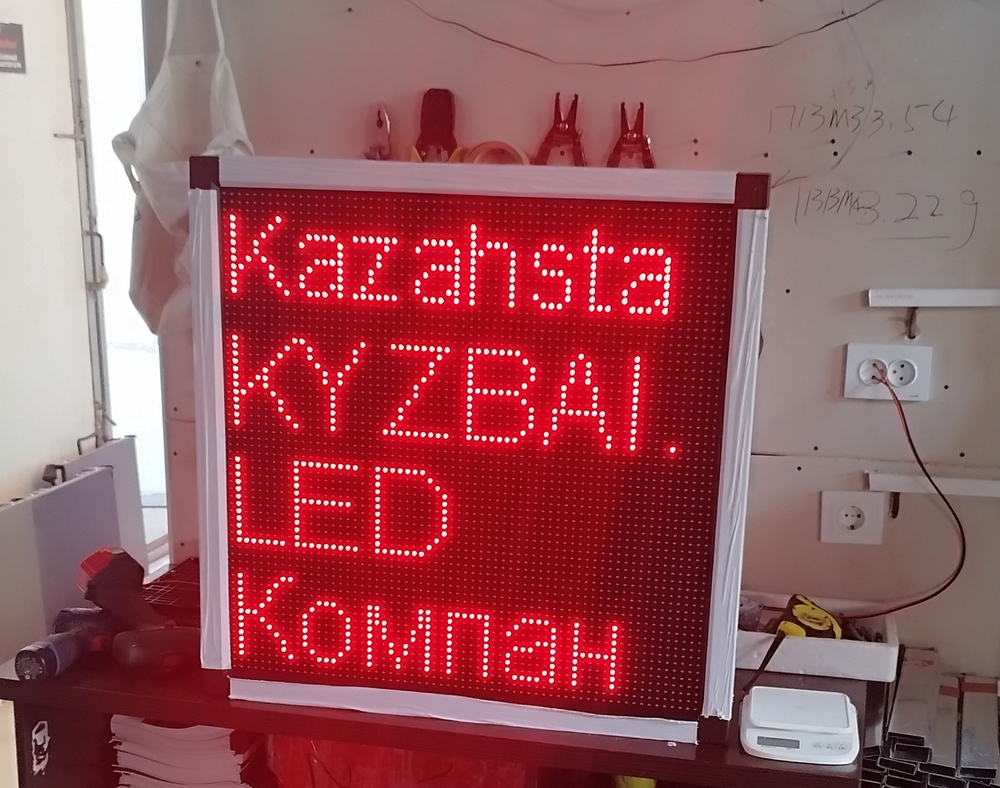 Бегущая строка Р10 белый цвет