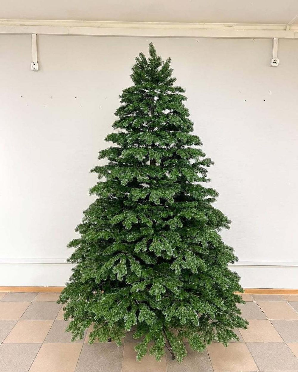 Елка с гирляндой встроенной «Королева леса» (Литая хвоя) 185 см / 1,85 м