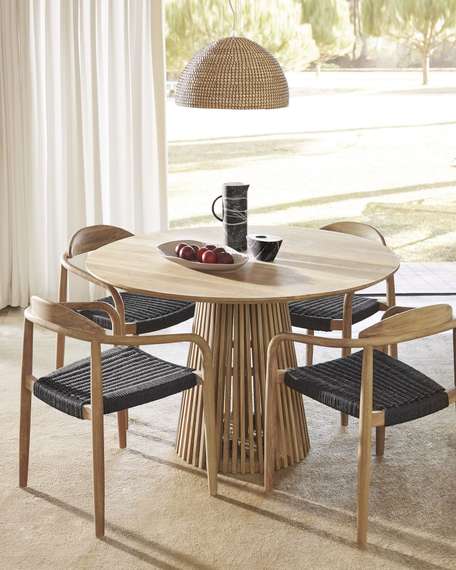 Стул Glynis массив эвкалипта с черным сиденьем | La Forma | Испания | Купить в Hallberg.ru