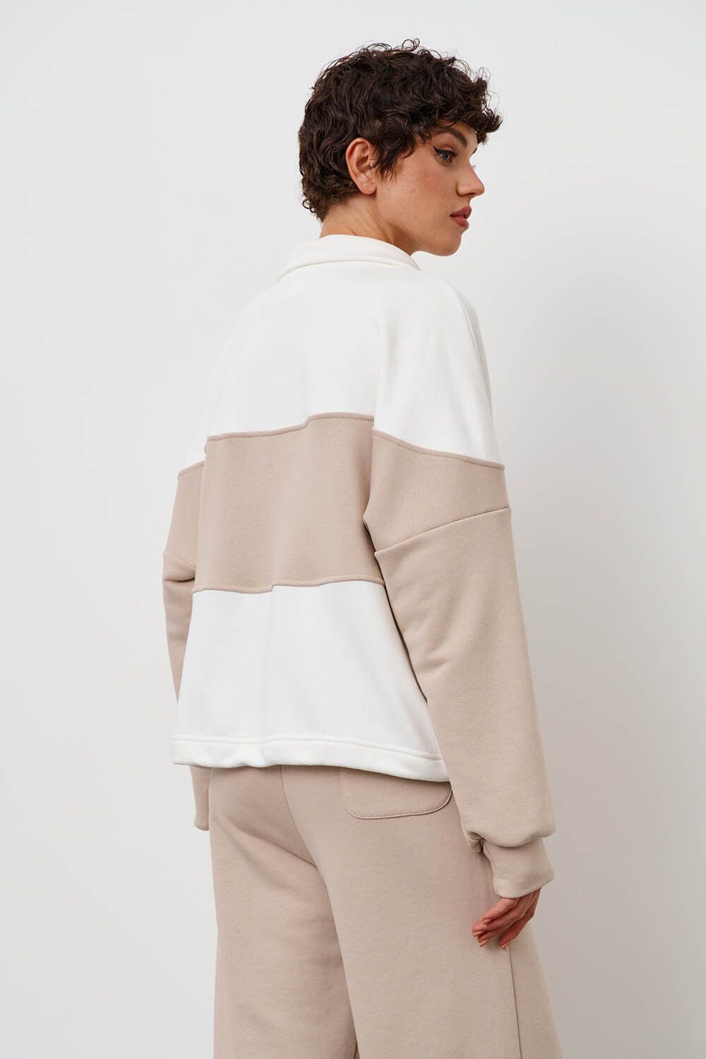 Олимпийка колор-блок бюстье цвета серо-беж/крем