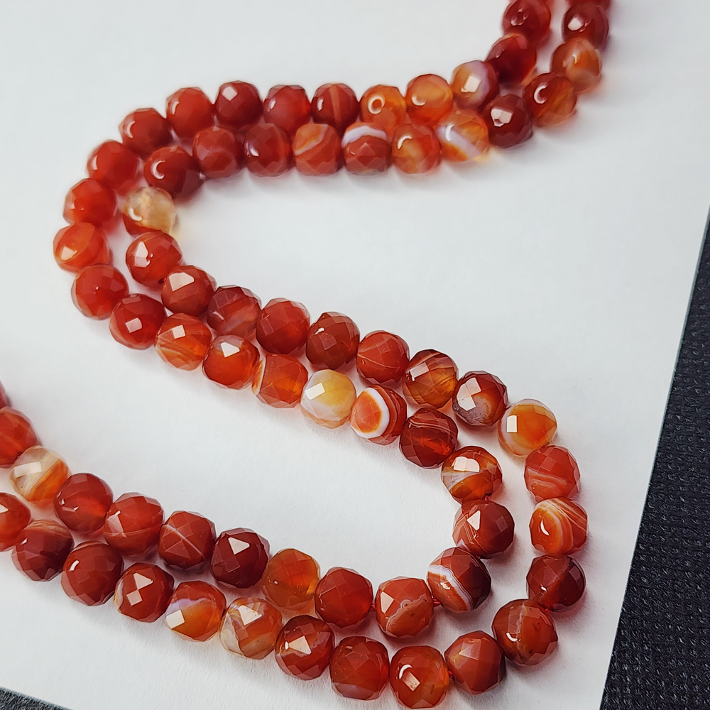 Сердолик, бусины куб, р-р примерно 6.5мм, красивая огранка