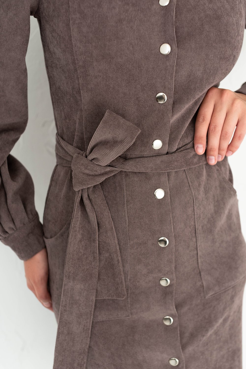 Платье-футляр какао из микровельвета