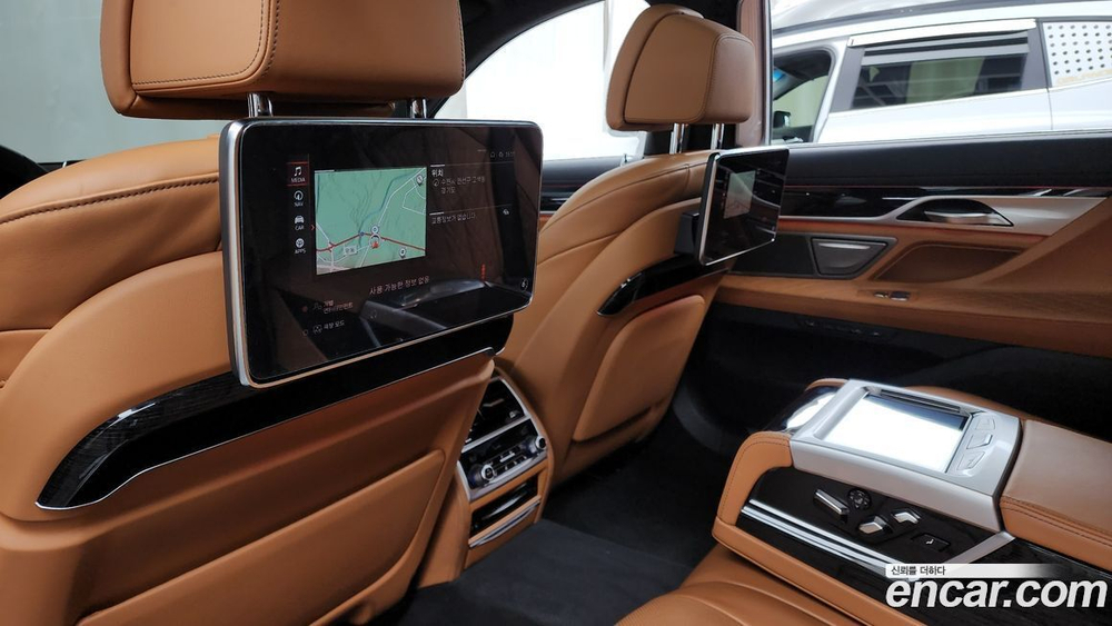 BMW 7 Series (G11) 740Li xDrive M Sports (12.2020)