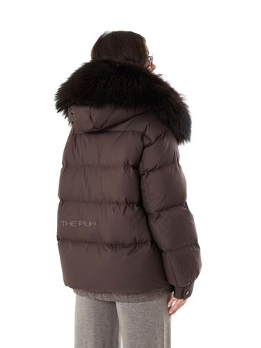 Шоколадный пуховик с комбинированной рубашкой и капюшоном