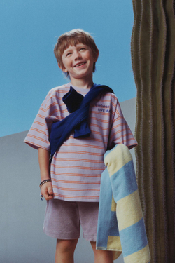 ZARA ФУТБОЛКА В ПОЛОСКУ С ВЫШИТОЙ НАДПИСЬЮ, ЛИЛОВЫЙ