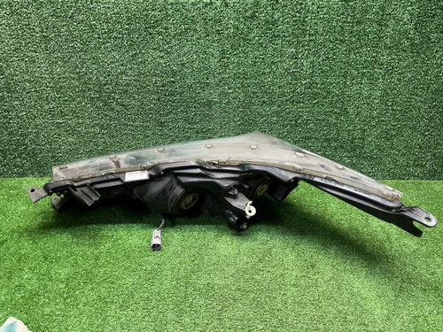 Фара правая Toyota Corolla E160 (12-16) галоген