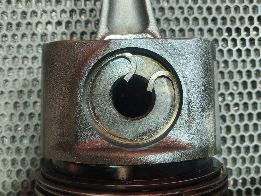 Поршень с шатуном