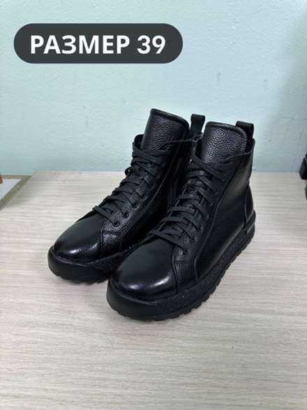 Ботинки женские(мех) 39р уценка_1332