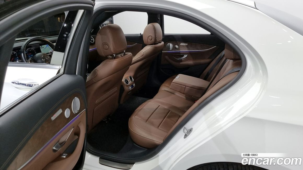 Mercedes-Benz E-Class W213 E300e 4MATIC Exclusive (02.2021)