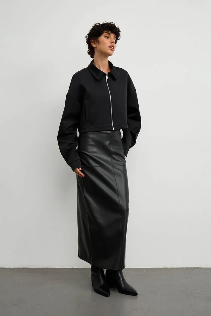 Куртка с воротом укороченная черного цвета