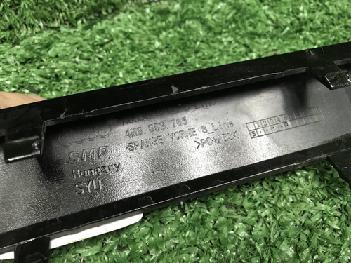 Молдинг переднего бампера Audi Q8 (18-23) S-line