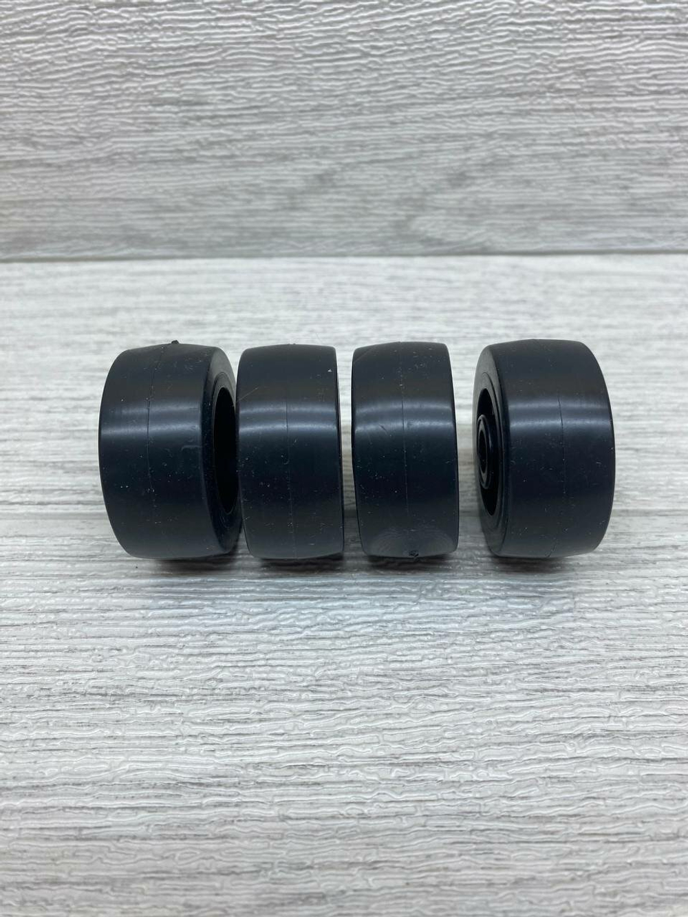 Колесо для мебели прорезиненное ролик для дивана диаметр 40 мм отверстие 8 мм 4 шт