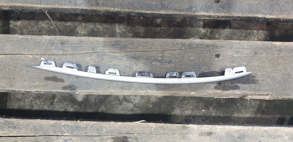 Молдинг решетки переднего бампера правый Mercedes V-Class (W447) 14-нв Б/У Оригинал A4478851800