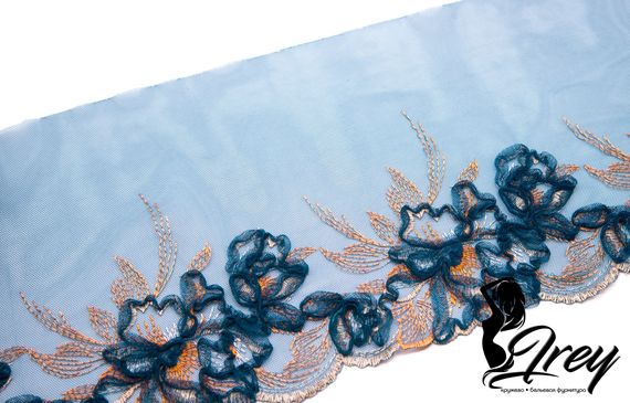 05-79 Вышивка на неэл. сетке 20 см, синий/телесный (правая)