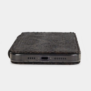 Чехол Benoit для iPhone 13 Pro из кожи питона, темно-коричневого цвета