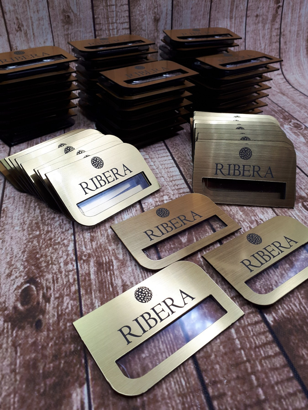 пластик золотой с окном