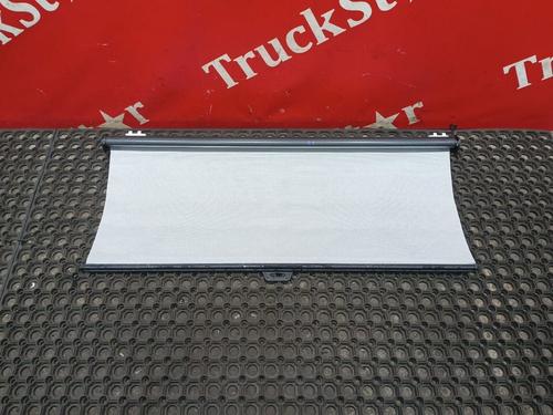 Солнцезащитная шторка правая 2023г