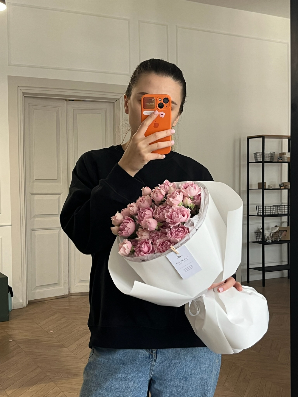 Моно букет из кустовых пионовидных роз