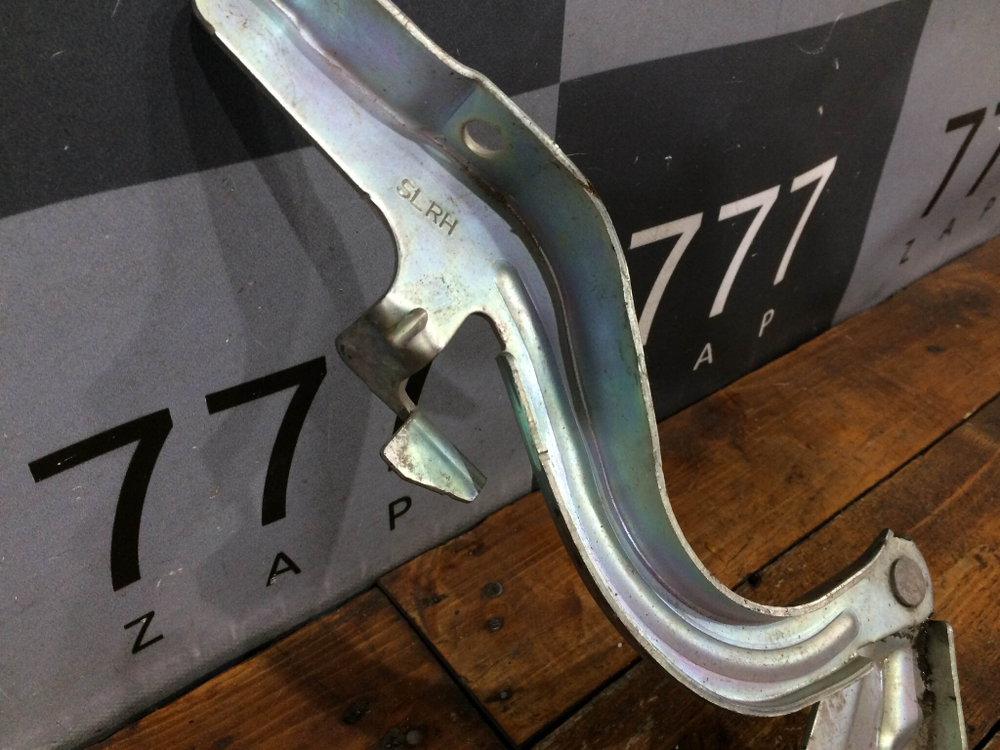 Петля капота правая Kia Sportage 3 10-16 Новая 791203W000