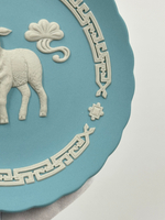 Тарелка декоративная Wedgwood «Год Овцы» бирюзовая