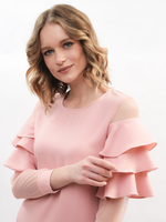 Платье с воланами на рукавах