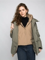 Короткая куртка утепленная с капюшоном