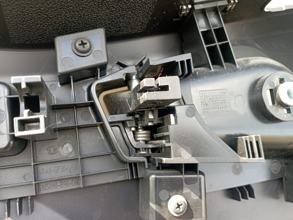 Обшивка двери правой 2023г.