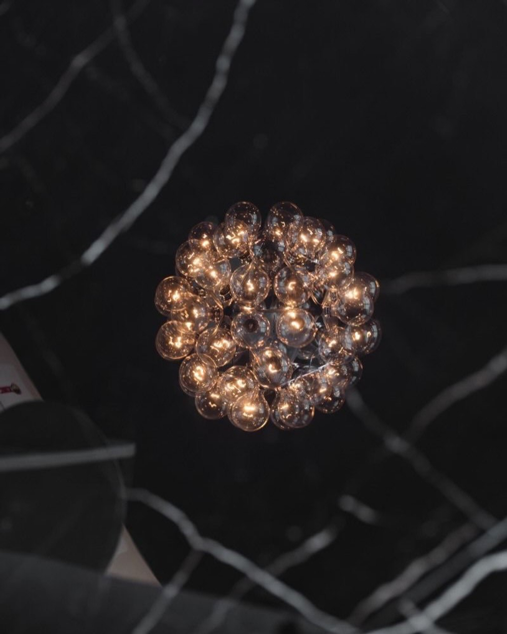 Эффектная дизайнерская люстра с прозрачными стеклянными плафонами в форме шаров ✨