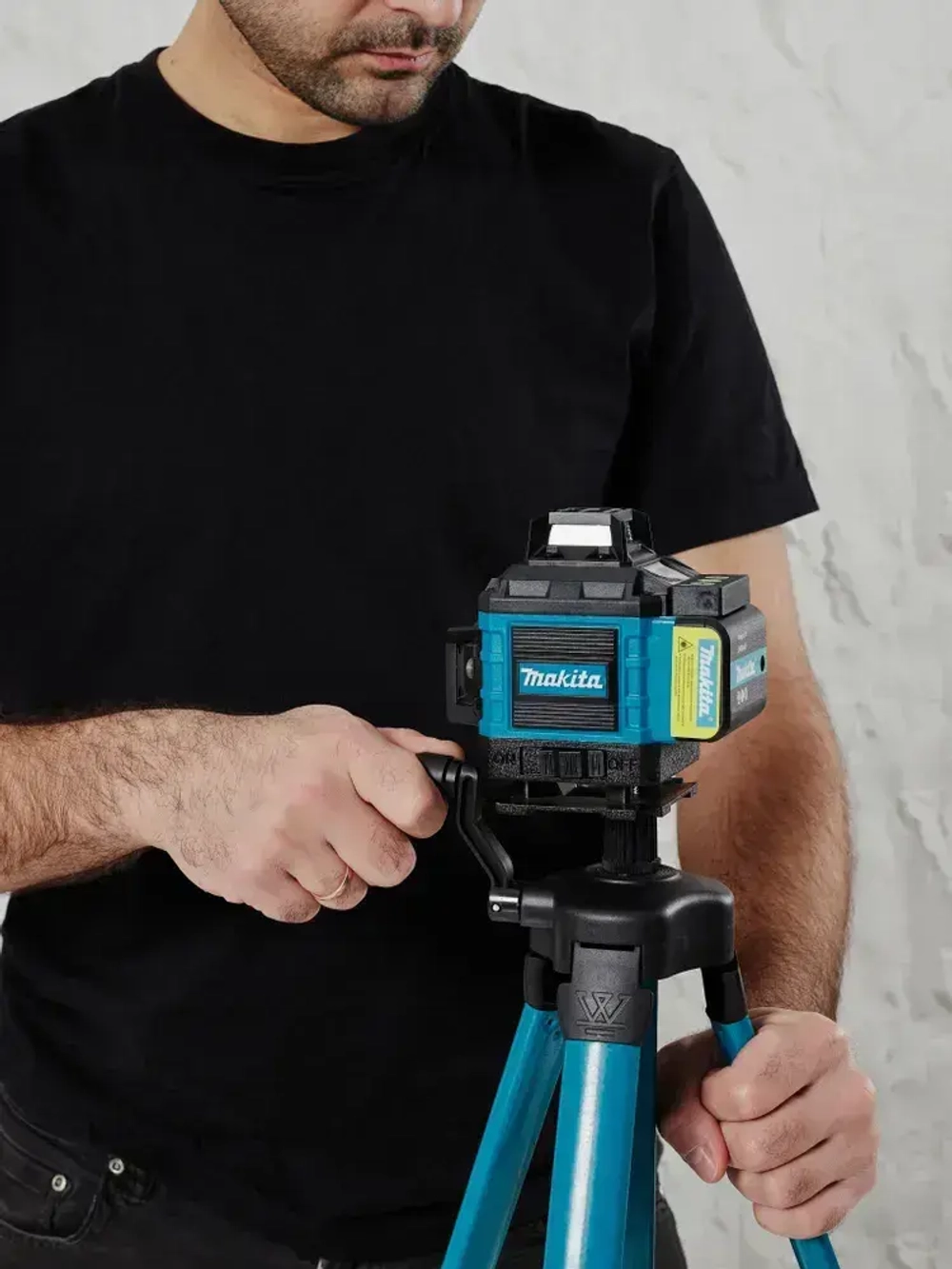 Профессиональный лазерный уровень самовыравнивающийся строительный 360 4D / Нивелир, 16 лучей с пультом управления и штативом / Зеленый луч