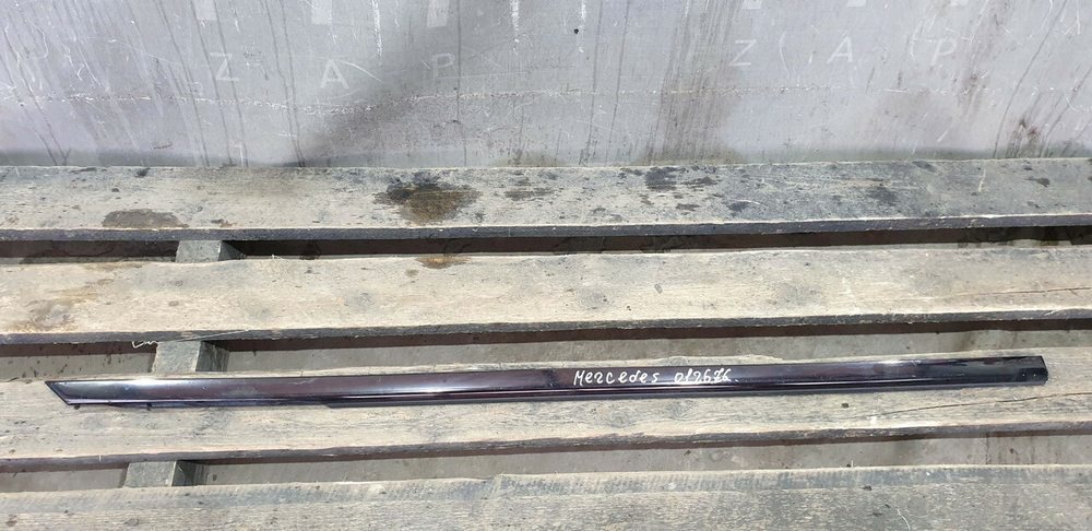 Молдинг двери передней правой Mercedes C (W205) 14-23 Б/У Оригинал A2057204231
