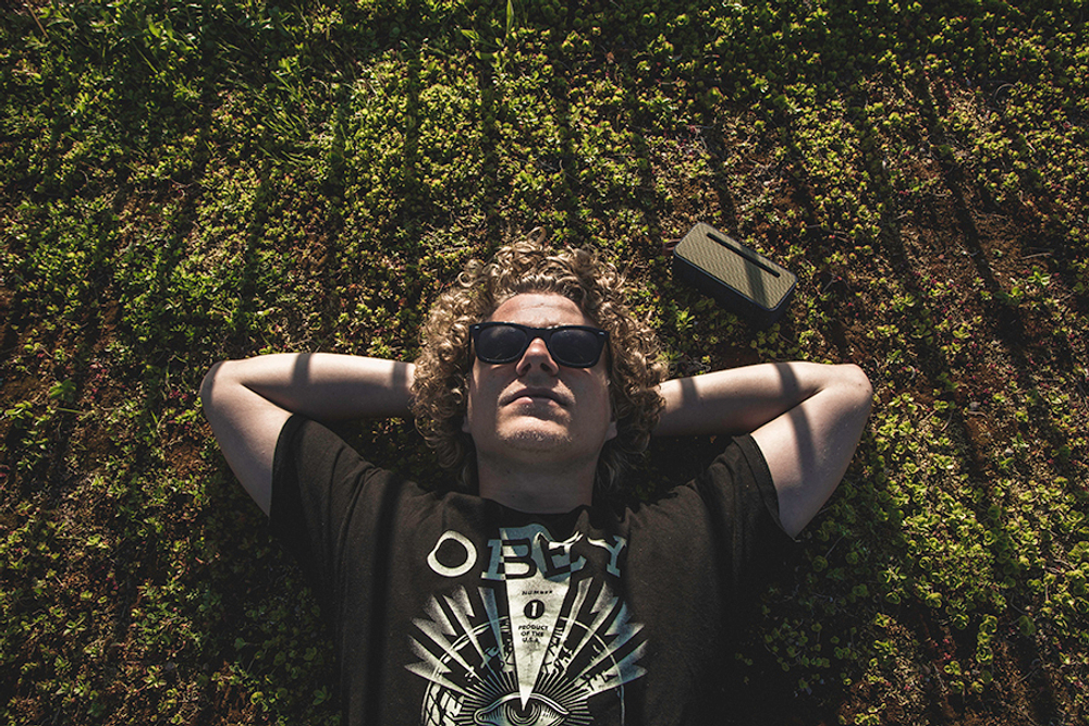 Колонка беспроводная с ремешком Amove чёрная