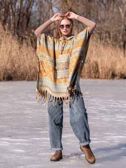 Пончо шерстяное с орнаментом