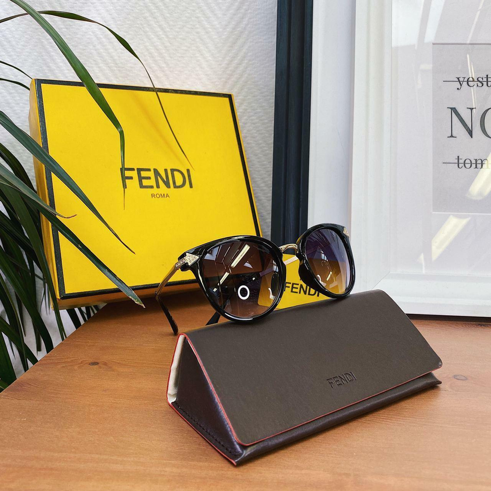 Солнцезащитные очки