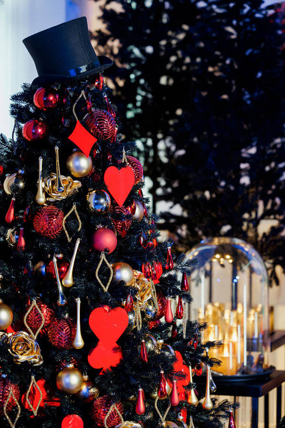 Ель искусственная Черная 1,8 м подставка металл 100% Литые веточки МаксКристмас