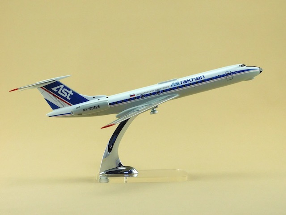 Модель самолета Ту-134А-3 (М1:100, Астраханские Авиалинии)