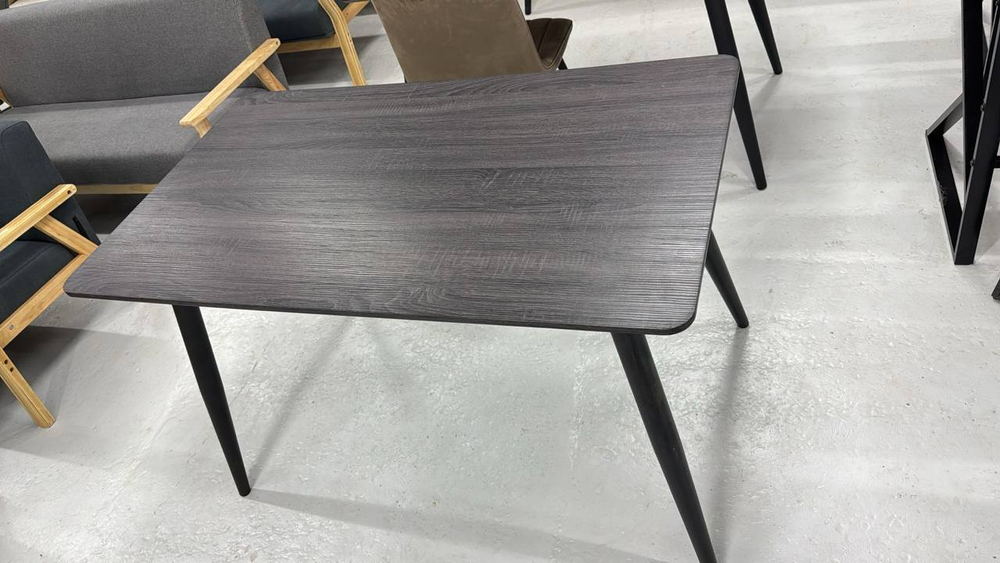 Деревянный стол