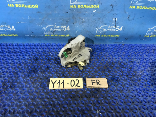 Замок двери передней правой NISSAN AD 1999