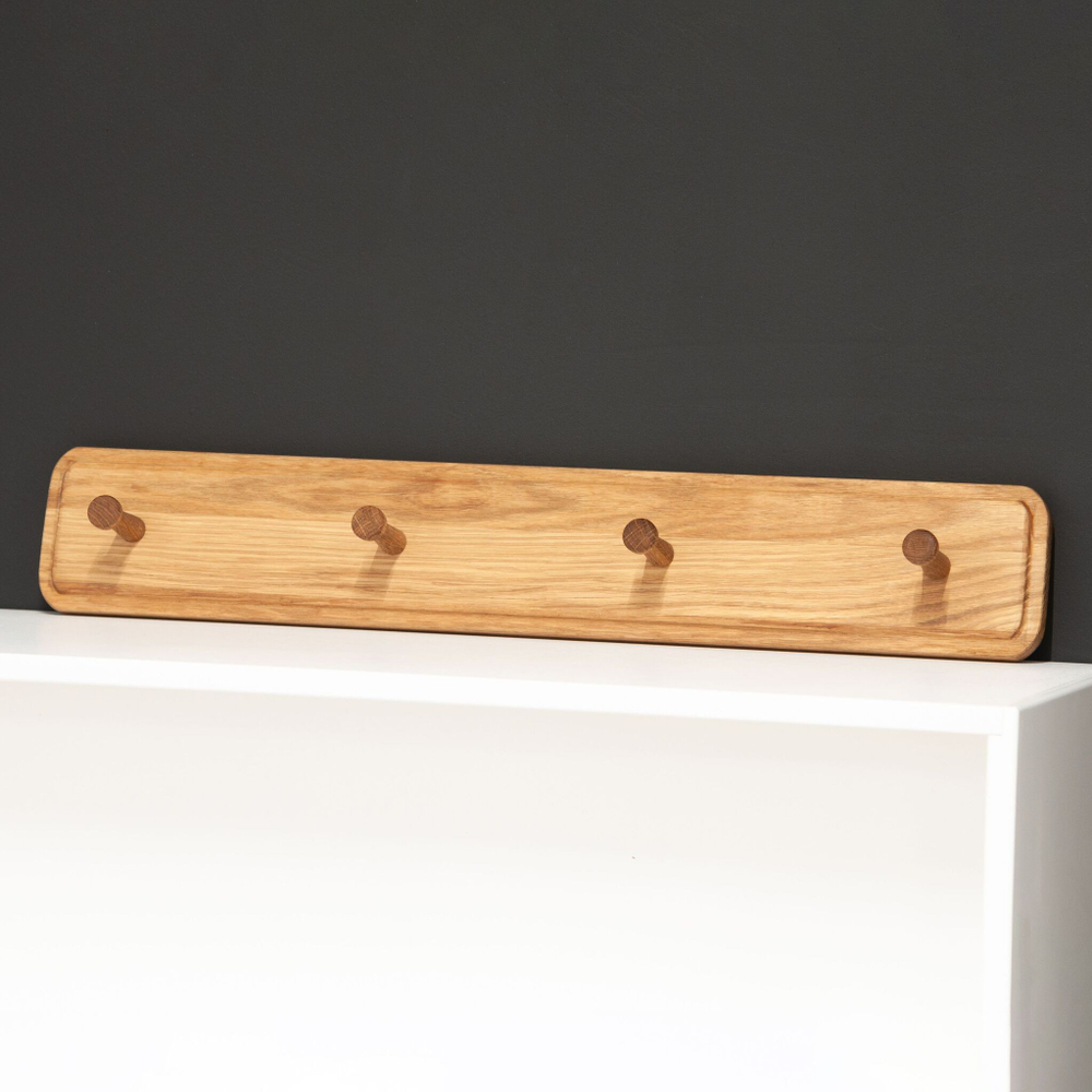 Настенная вешалка для одежды из дуба