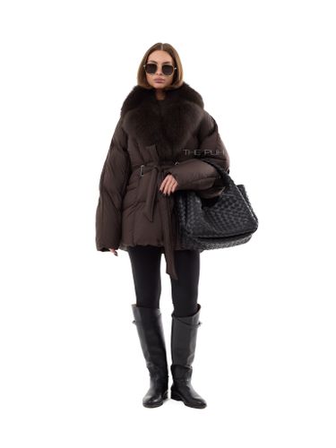 Шоколадный пуховик летучая мышь с мехом песца