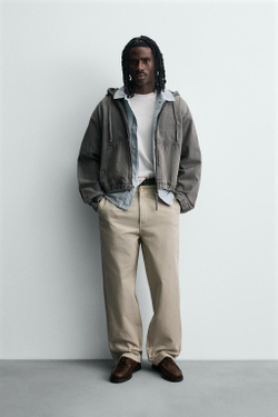 ZARA КУРТКА ИЗ ТКАНИ С ЭФФЕКТОМ ПОТЕРТОСТИ С КАПЮШОНОМ, СЕРЫЙ