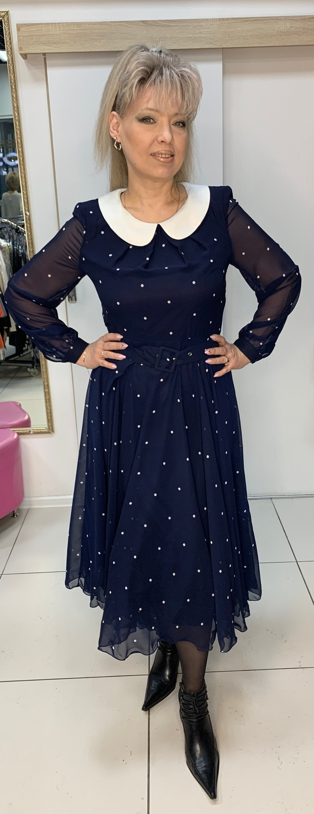 Нарядное платье с белым горошком и белым воротником