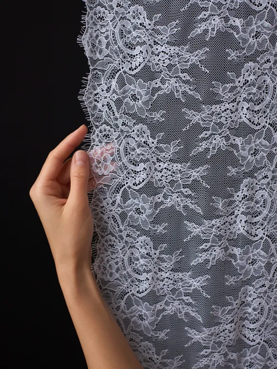 01-53 ОПТ Кружево шантильи 23 см, белый 001