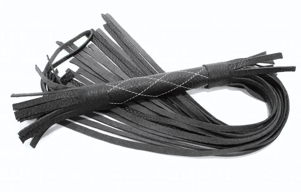 Аккуратная чёрная плетка из натуральной кожи - 60 см. (Цвет: черный)