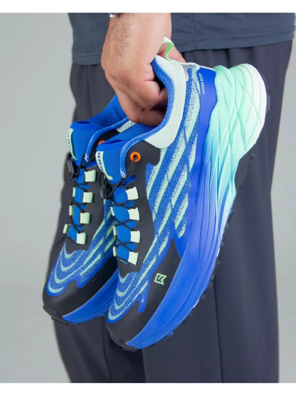 Кроссовки с двойной амортизацией для тренировок