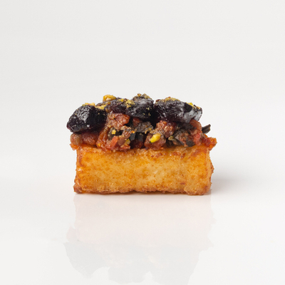 Адыгейский сыр с вяленой свеклой и устричным соусом 16 шт