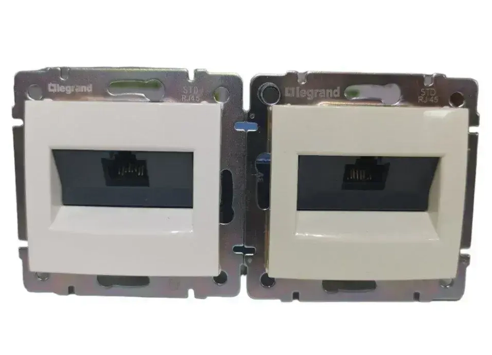 Розетка RG45 интернет Слоновая Кость Legrand Valena (774138) 1шт