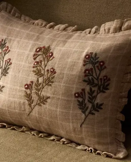 ZARA HOME НАВОЛОЧКА ДЛЯ ДЕКОРАТИВНОЙ ПОДУШКИ С ВЫШИВКОЙ, СВЕТЛО-БЕЖЕВЫЙ