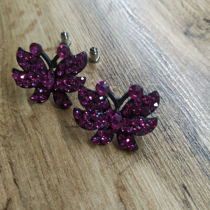 Серьги-гвоздики Бабочка стразы бол. розовые металл цвет черный